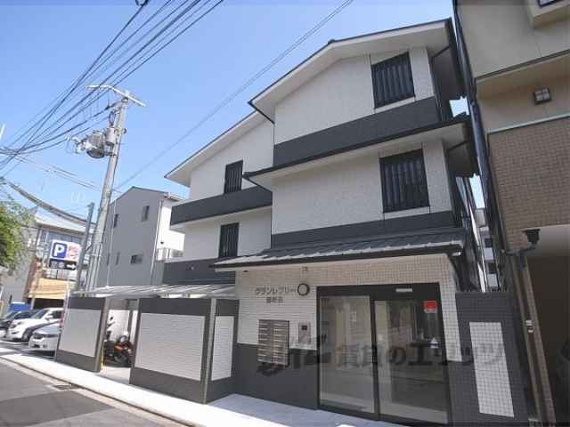 グランレブリー御所西の外観写真
