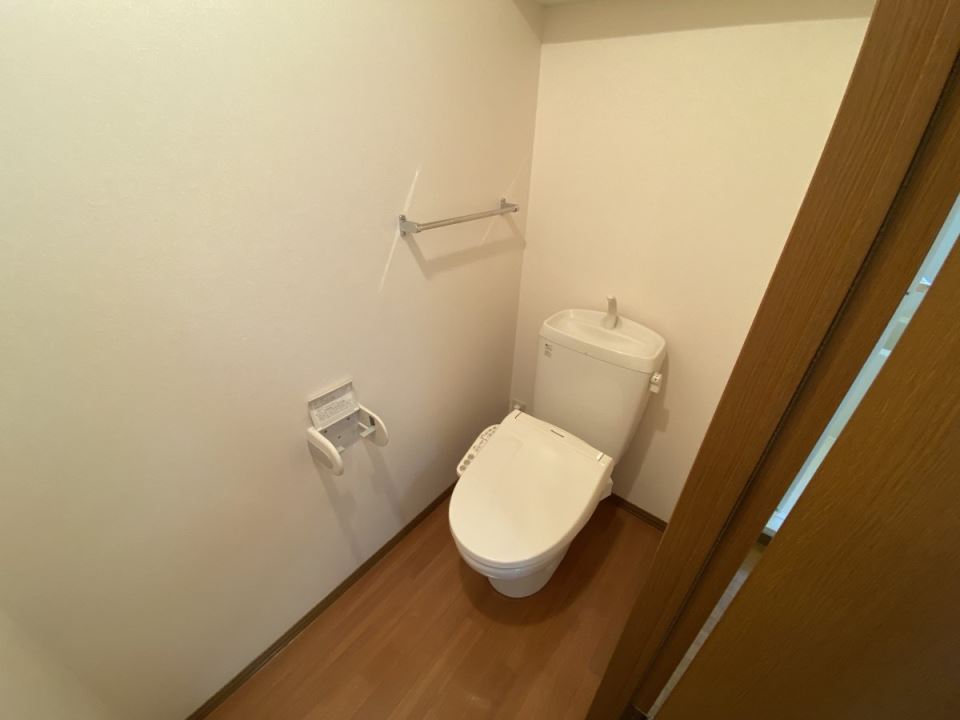 トイレ　１０１号室のイメージ写真になります。