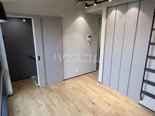 都営新宿線 篠崎駅 徒歩17分 2階建 築1年の居間写真