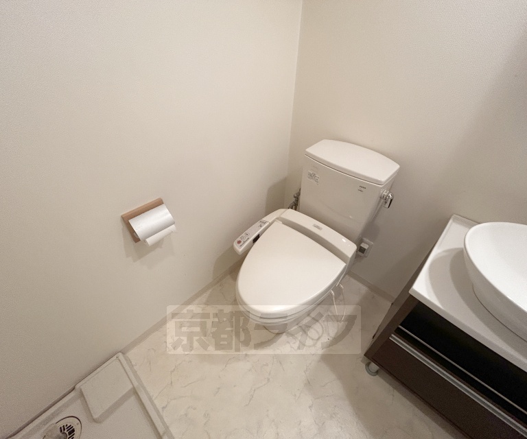 京阪本線 祇園四条駅 徒歩8分 5階建 築19年のトイレ写真