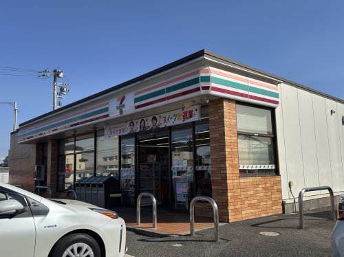 コンビニ　セブンイレブン・富里獅子穴店（コンビニ）まで306m
