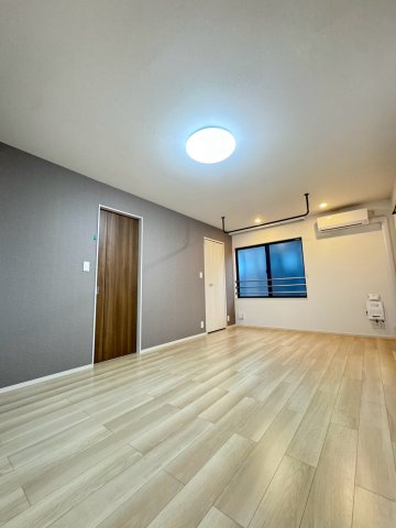 ＪＲ高崎線 鴻巣駅 徒歩5分 2階建 築1年の居間写真