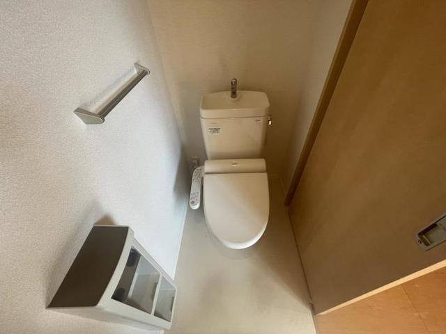 トイレ　【現況優先】反転タイプの別部屋です