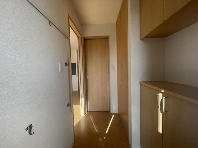 玄関　【現況優先】反転タイプの別部屋です