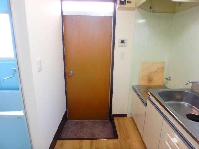 玄関　他のお部屋の参考写真となります。
