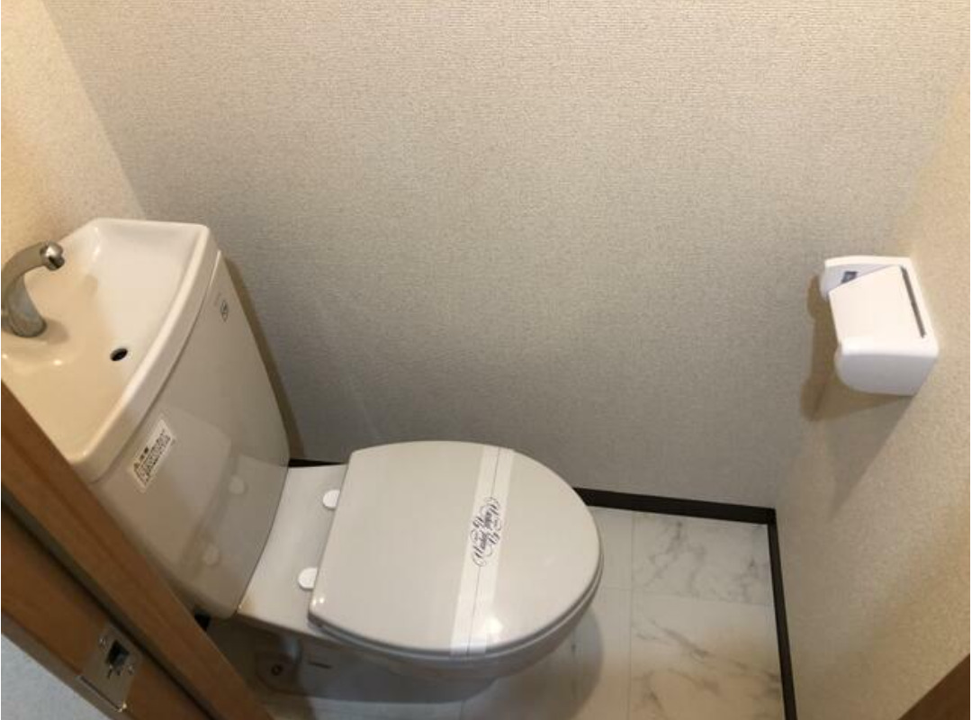 東急池上線 雪が谷大塚駅 徒歩6分 3階建 築23年のトイレ写真