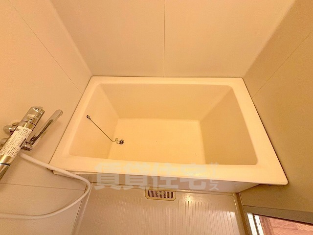 メゾンマカカーラの風呂写真