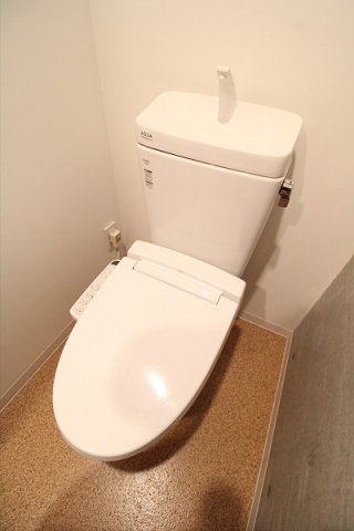 京王井の頭線 久我山駅 徒歩6分 3階建 築8年のトイレ写真