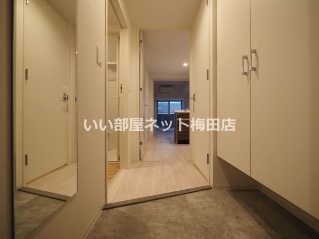 セレニテ東梅田アリエの玄関写真