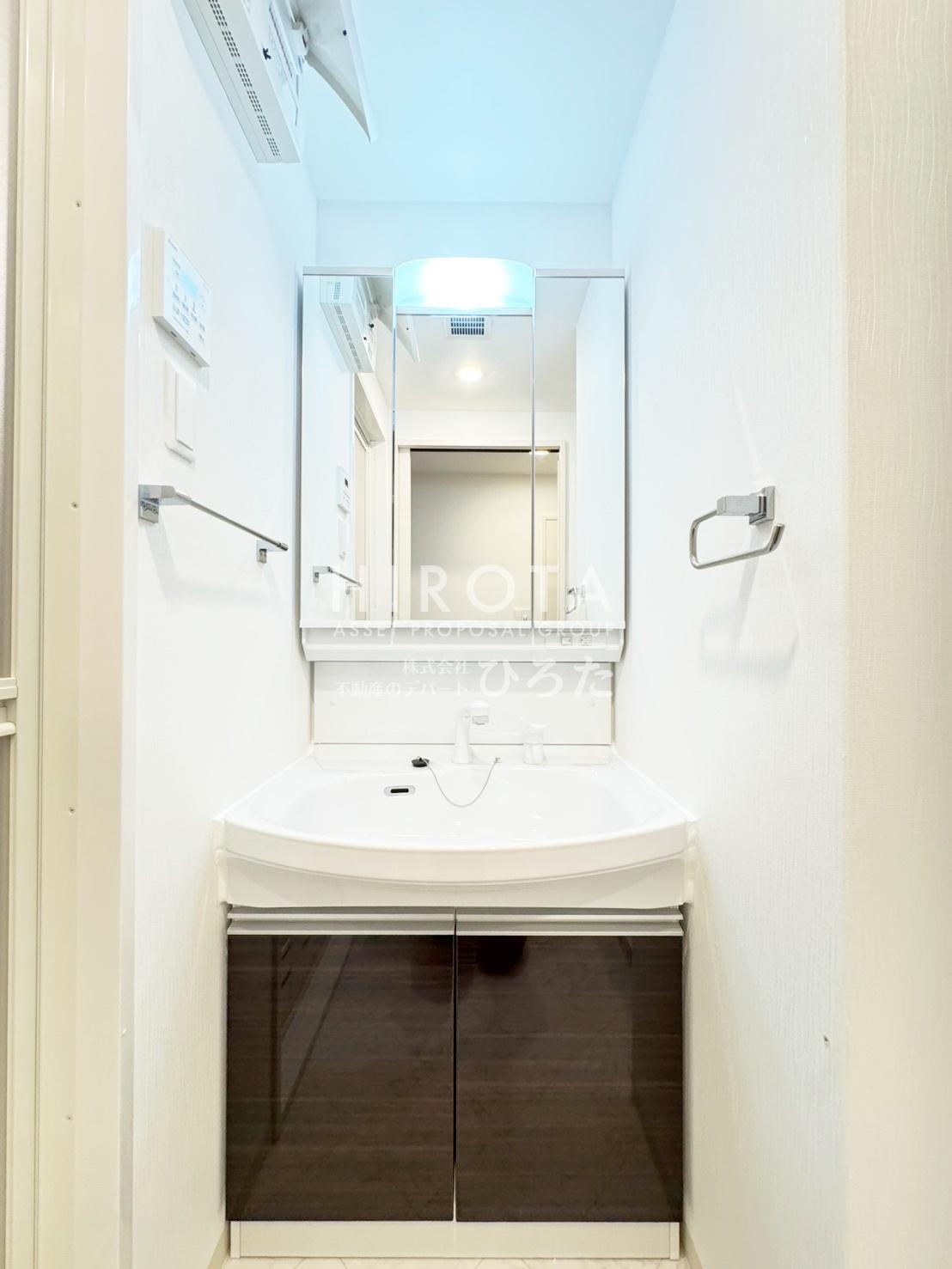 洗面設備　※同タイプの別のお部屋の写真です。