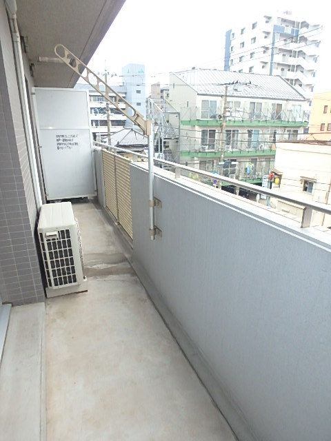 バルコニー　奥行きのあるバルコニー