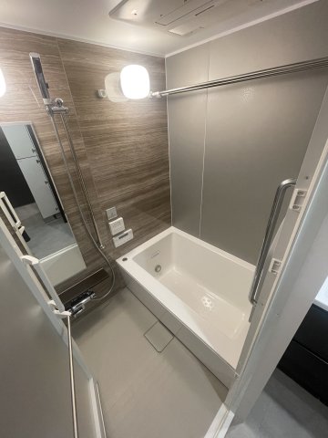 バス・シャワールーム　※写真は同じマンションの違う部屋のものになります。