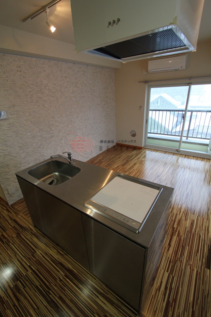 キッチン　※同建物内・別タイプの参考写真です。