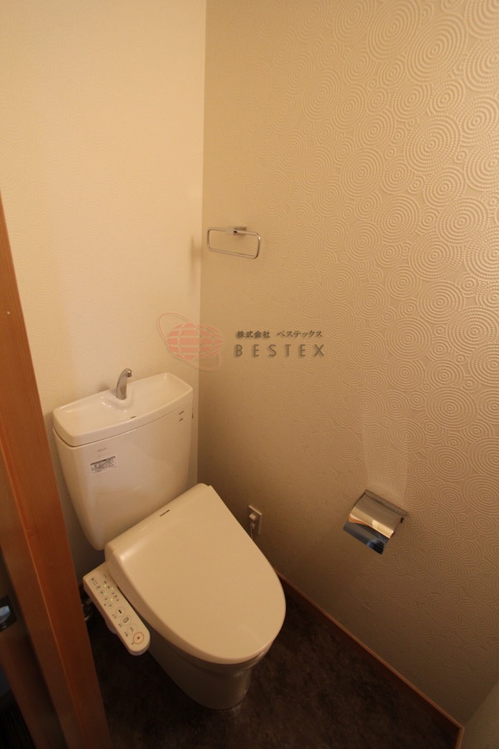 トイレ　※同建物内・別タイプの参考写真です。