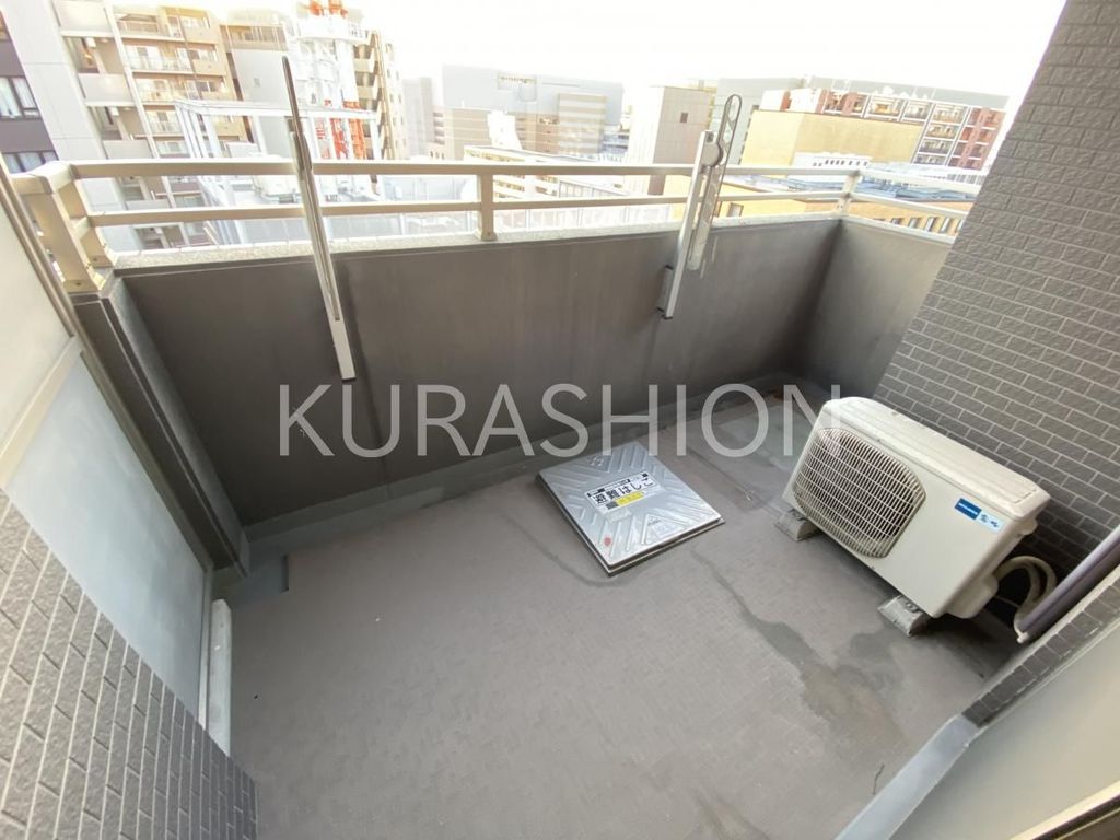 バルコニー　部屋の写真になります。