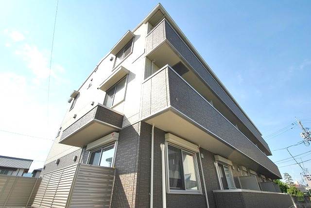 可部線 安芸長束駅 徒歩10分 3階建 築13年の外観写真