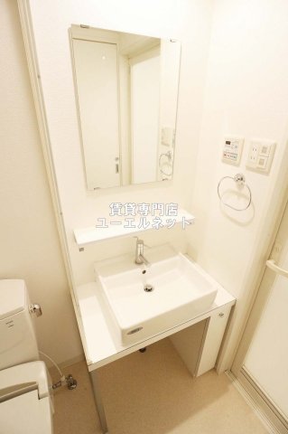 洗面設備　清潔感ある独立洗面台で毎日気持ちよく♪