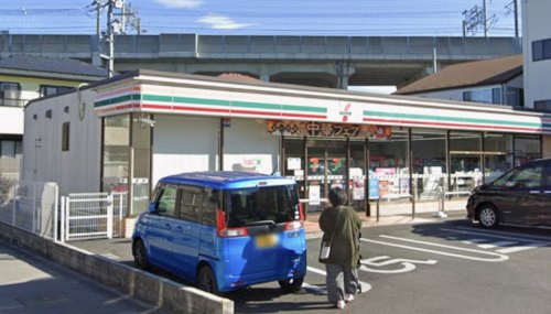 コンビニ　セブンイレブン さいたま鹿手袋3丁目店（コンビニ）まで235m