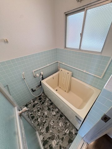 バス・シャワールーム　コンパクトで使いやすいお風呂です