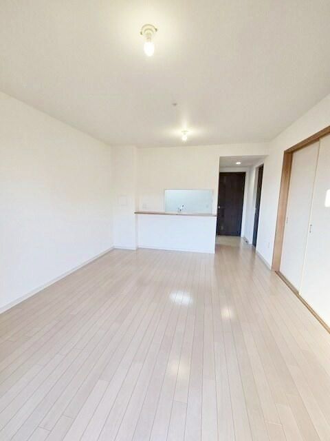 アンビシャスシティ春日部の居間写真