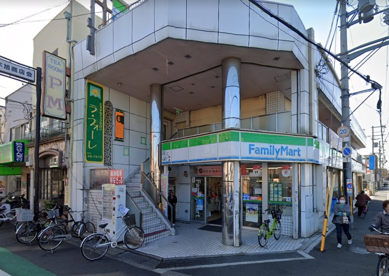 コンビニ　ファミリーマート南海春木駅前店（コンビニ）まで389m