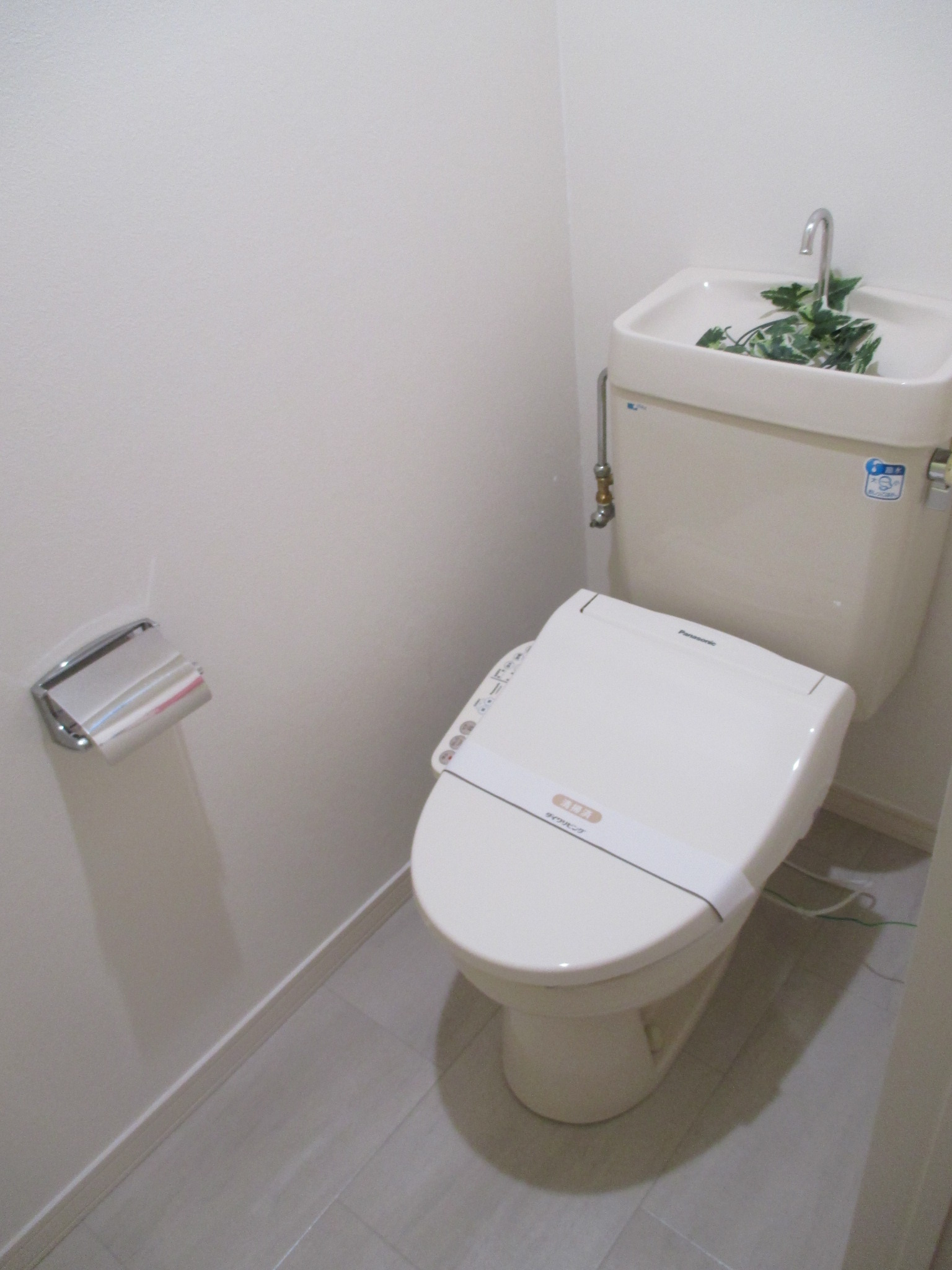 トイレ　トイレの内装も新品です