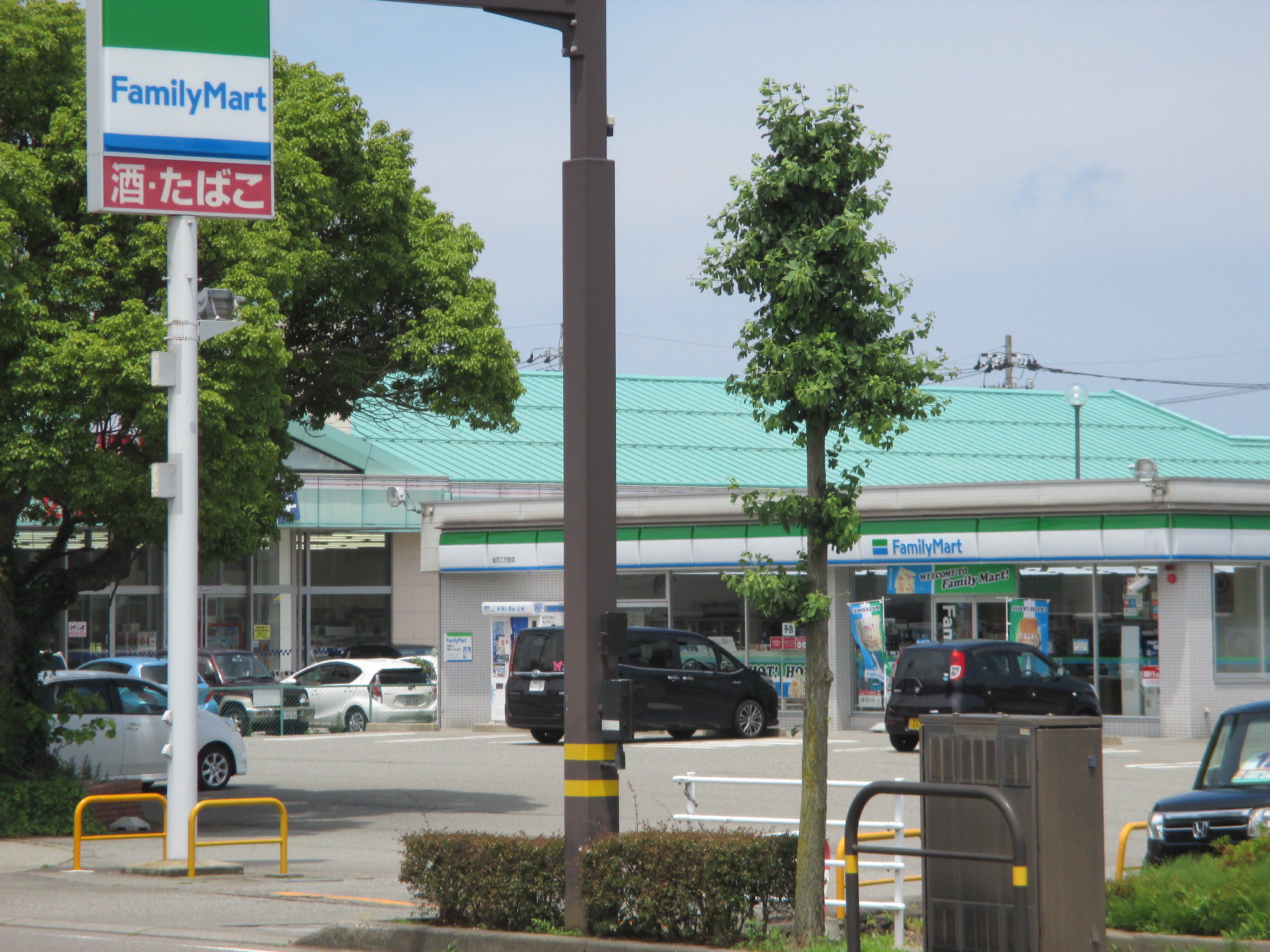 コンビニ　ファミリーマート金沢二万堂店（コンビニ）まで407m