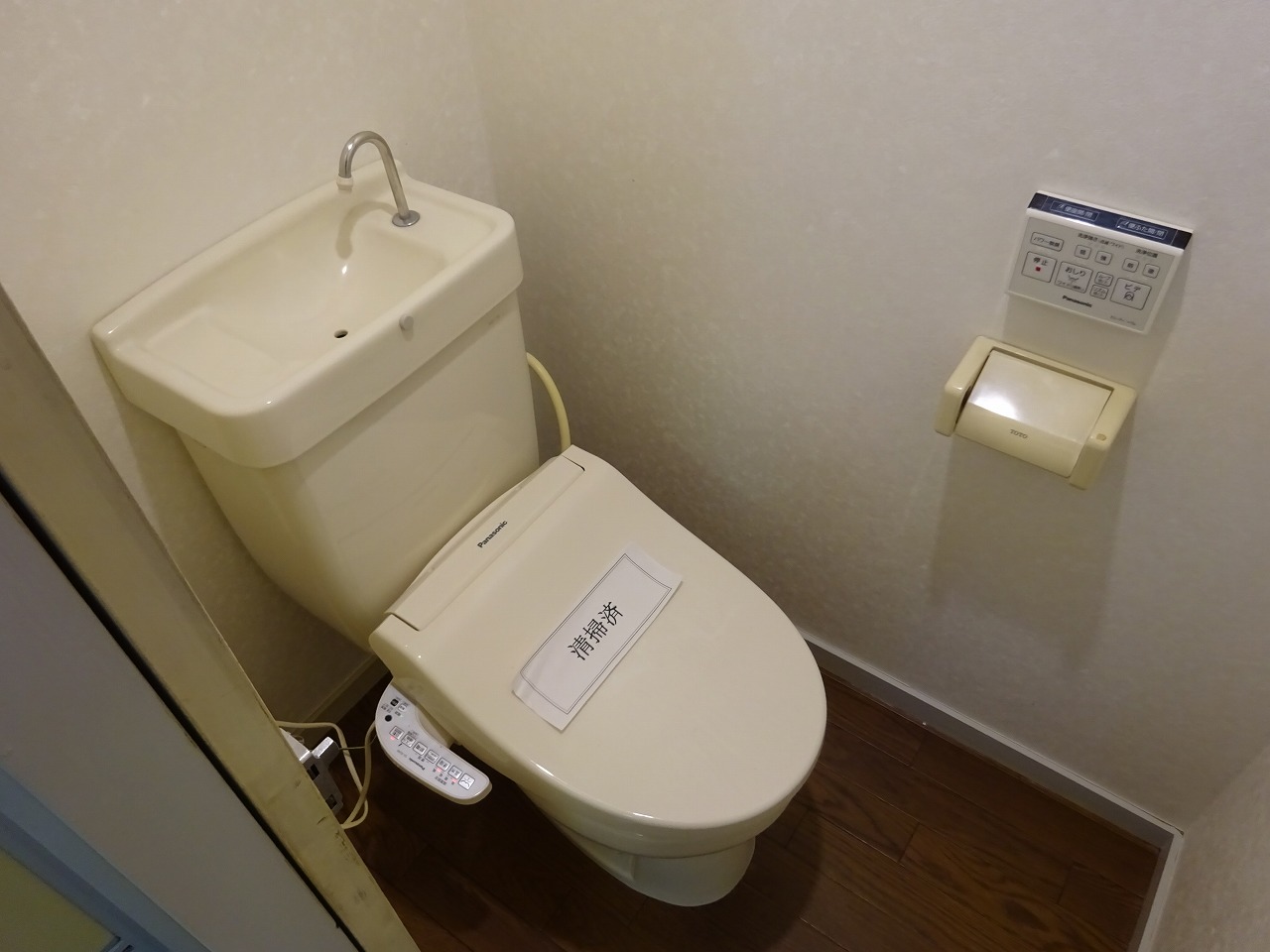 トイレ　トイレは温水洗浄便座