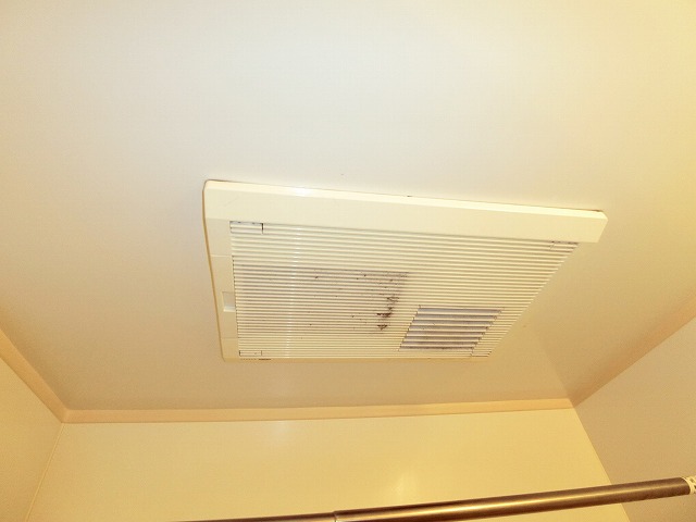 その他設備　浴室換気乾燥機つきで雨の日や梅雨時も安心です