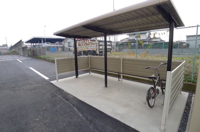その他共有部分　雨の日も安心の屋根付きサイクルポート