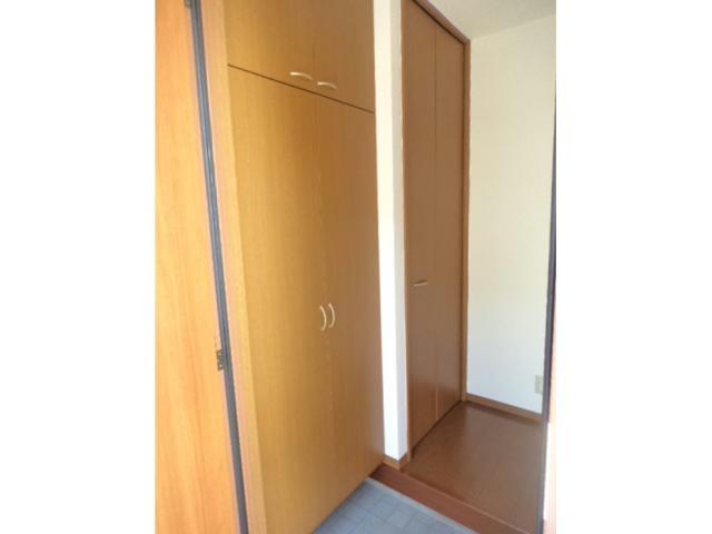 ＪＲ山陽本線 福山駅 バス乗車時間：11分 最寄りバス停で下車 徒歩3分 2階建 築23年の玄関写真