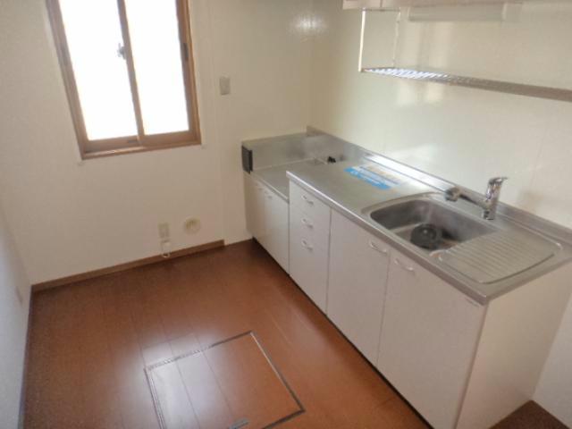ＪＲ山陽本線 福山駅 バス乗車時間：11分 最寄りバス停で下車 徒歩3分 2階建 築23年のキッチン写真