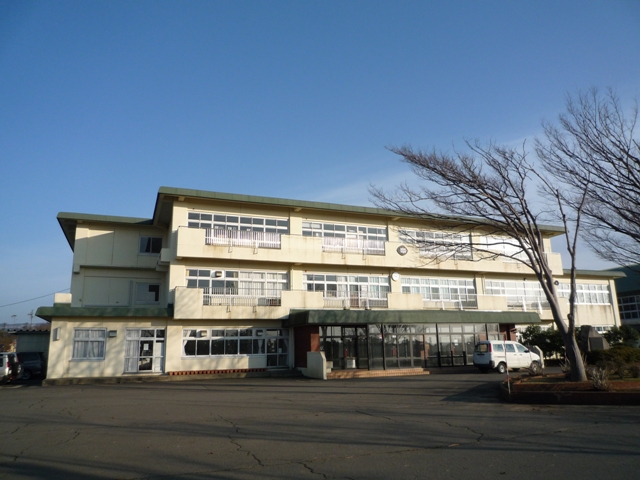 にかほ市立金浦中学校（中学校）まで1743m