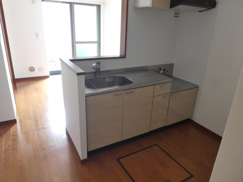 キッチン　室内写真は同施工会社の別部屋を使用しております。