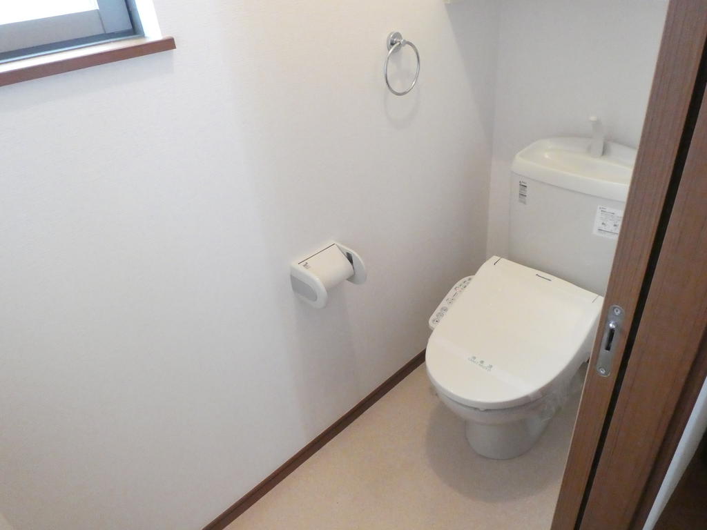 トイレ　室内写真は同施工会社の別部屋を使用しております。