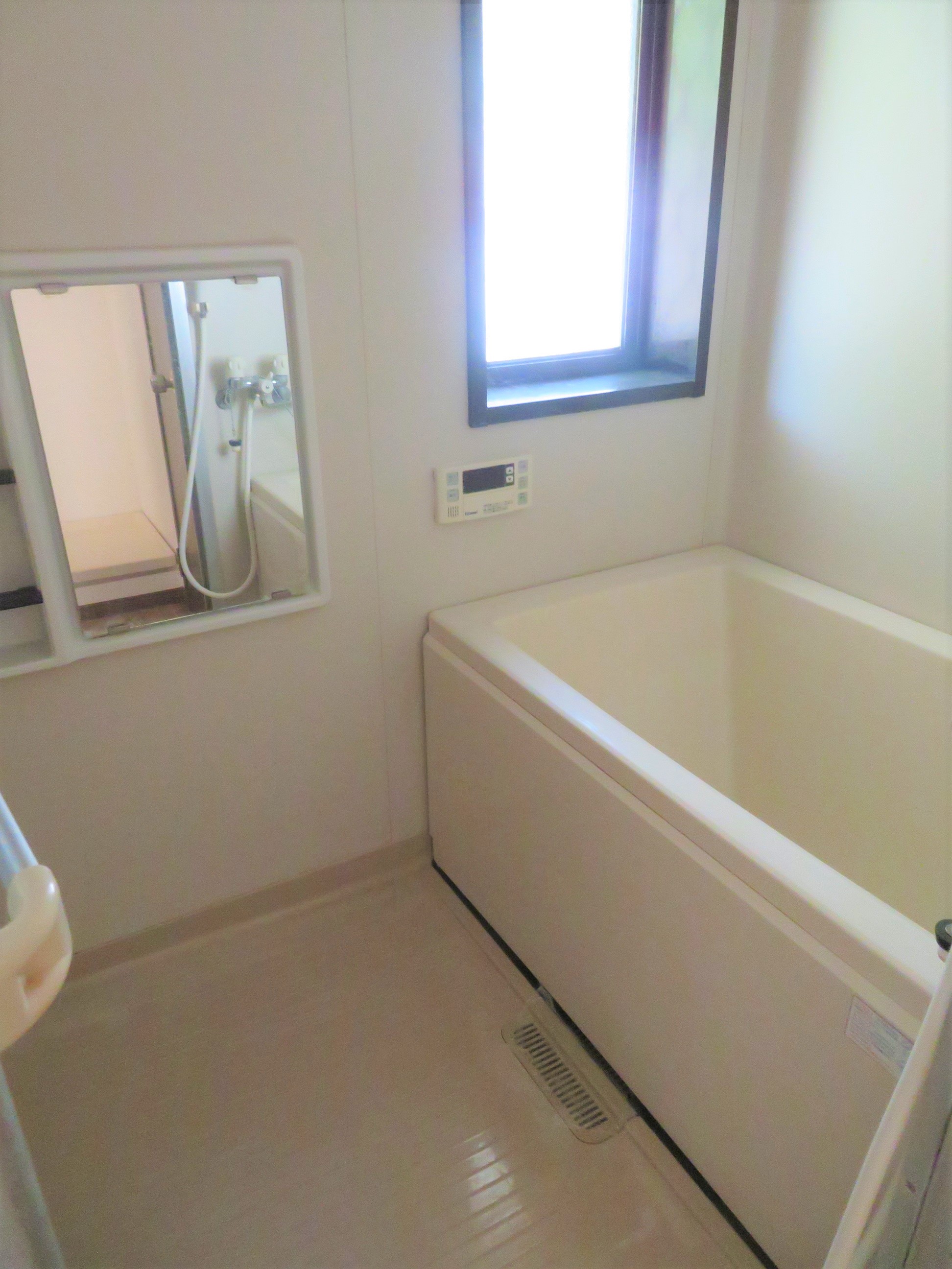 バス・シャワールーム　追い炊き機能付き！窓もあり換気できます☆