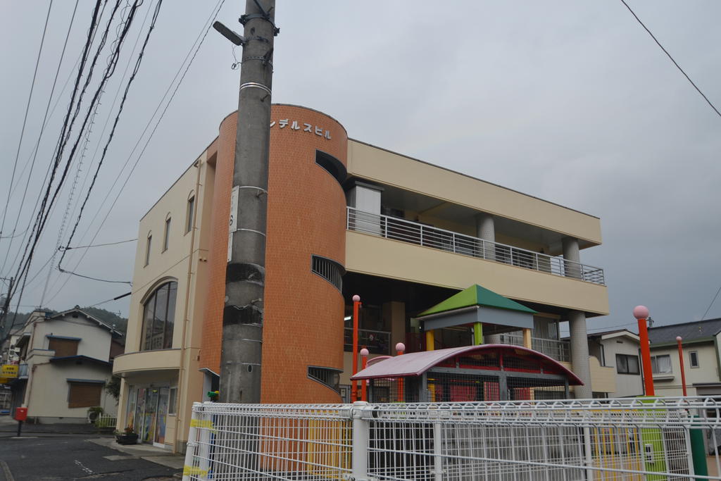 幼稚園・保育園　保育園花ぞの（幼稚園・保育園）まで221m