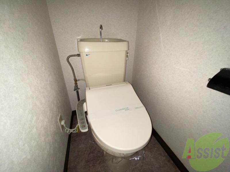 トイレ　嬉しいウォシュレット機能付きです。シャワートイレは便利ですね