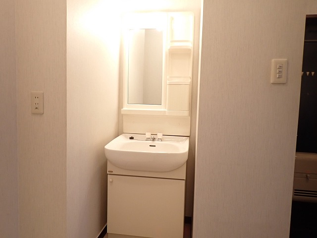 洗面設備　洗面化粧台です