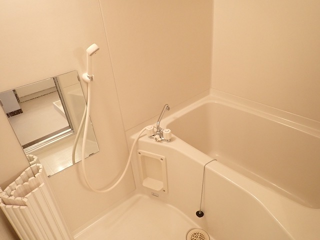 バス・シャワールーム　清潔感のある浴室です