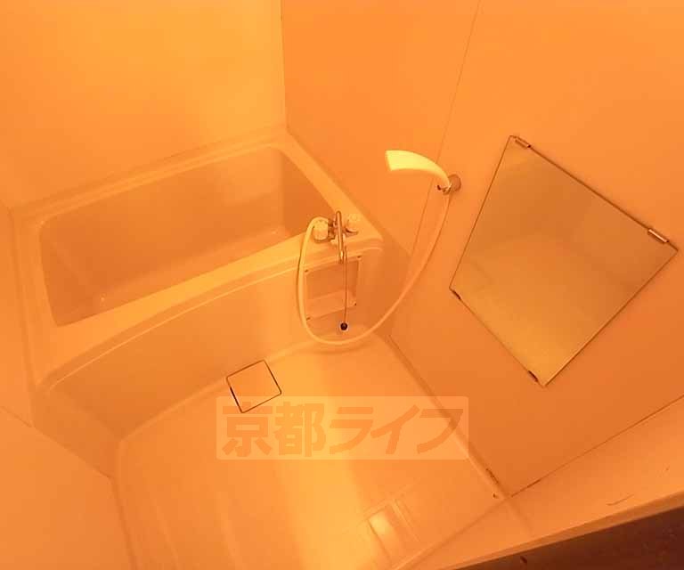 バス・シャワールーム　広めの浴室です。