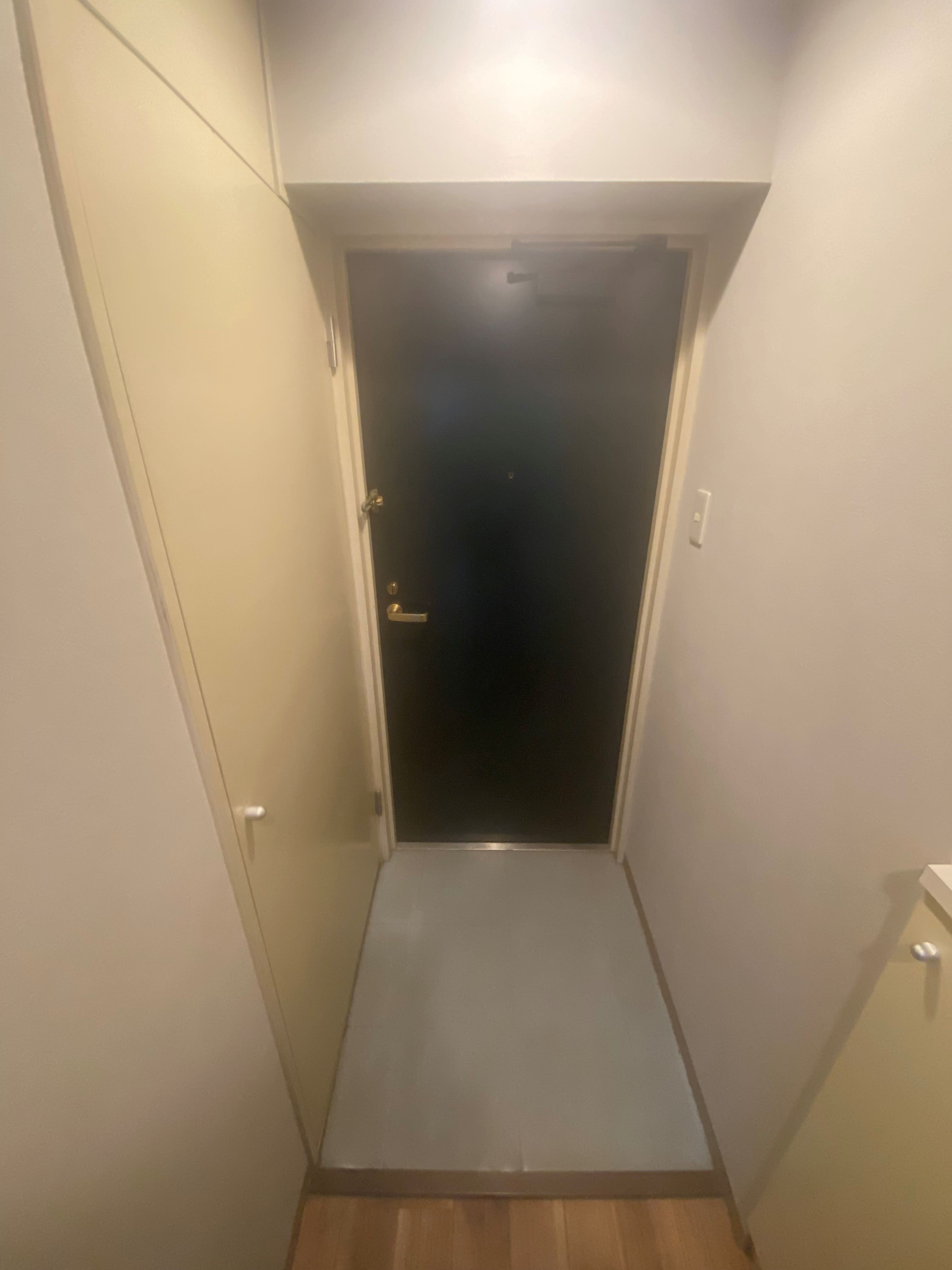 コスモシティ市ヶ谷の玄関写真