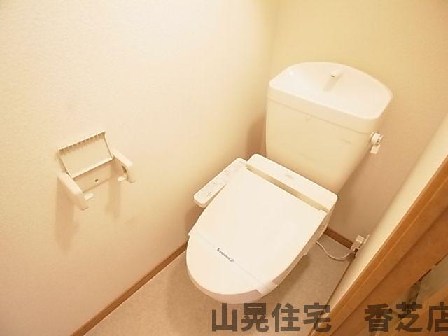 トイレ　温水洗浄便座付きで快適設備も満載☆彡