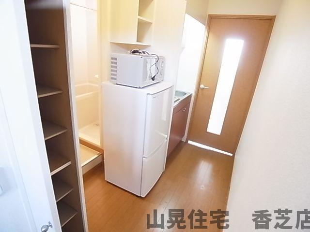 玄関　玄関もゆったり廊下もあってシューズＢＯＸ付き