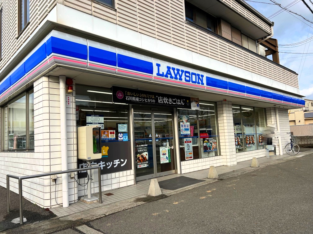 コンビニ　（コンビニ）まで300m