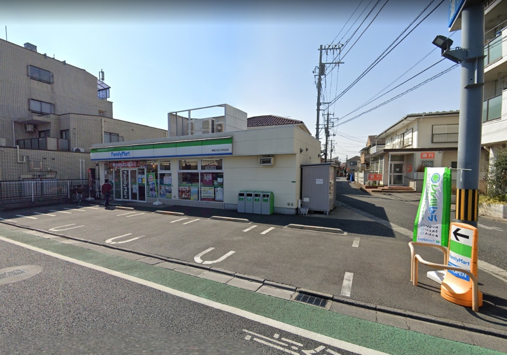 コンビニ　ファミリーマート 練馬大泉小学校北店（コンビニ）まで136m