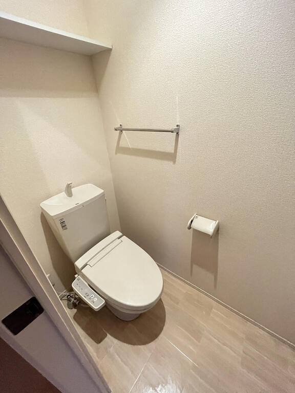 トイレ　●清潔感のあるトイレスペース！