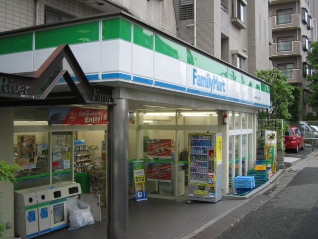 コンビニ　ファミリーマート（コンビニ）まで170m