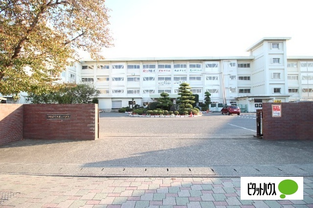 中学校　伊勢崎市立第一中学校（中学校）まで549m