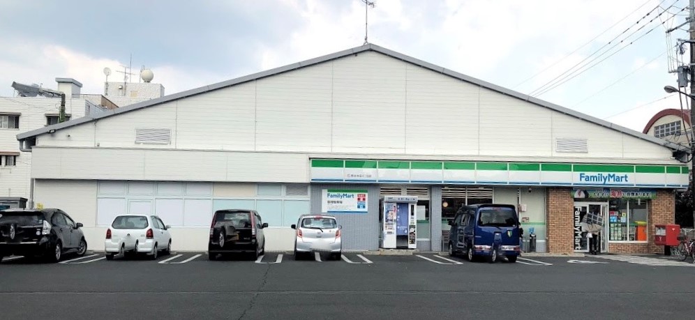 コンビニ　ファミリーマート熊本本荘4丁目店（コンビニ）まで190m